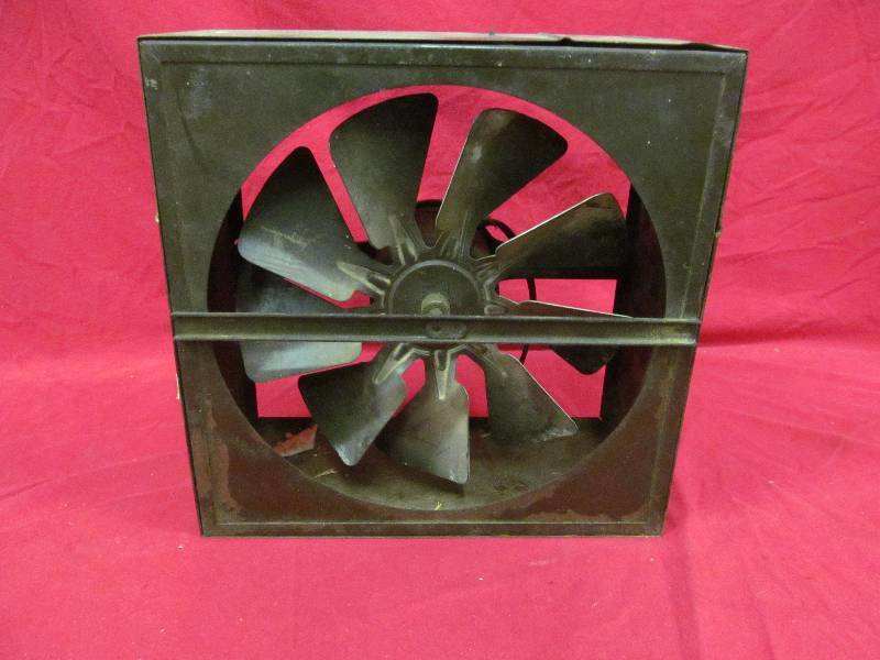 lot 2 image: fan