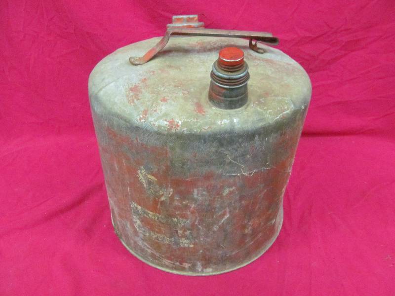 lot 4 image: gas can