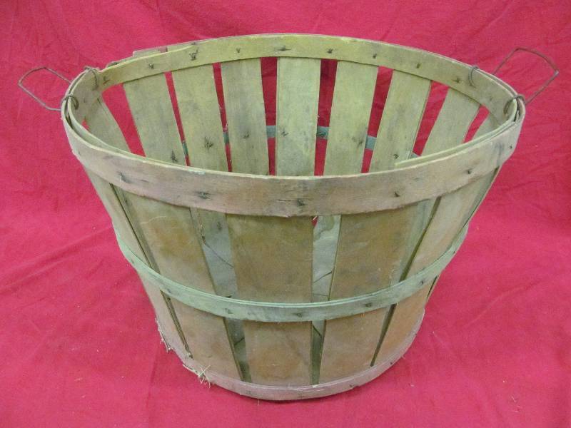 lot 11 image: apple bushel basket
