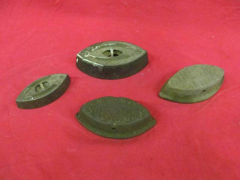 lot 15 image: Cast Iron Sad Irons