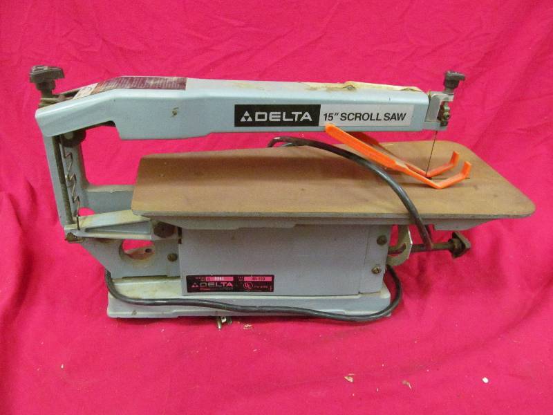 lot 22 image: Delta scroll saw