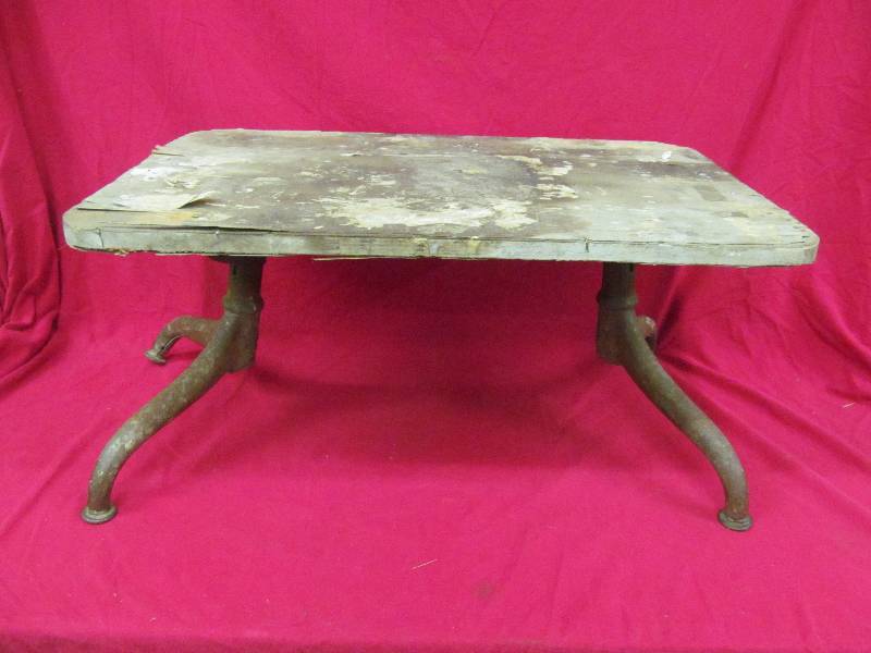 lot 23 image: table