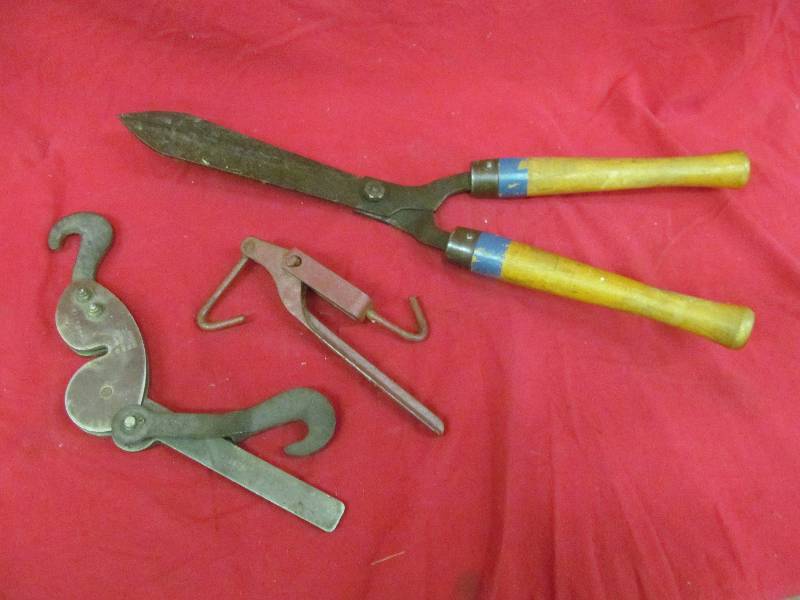 lot 25 image: tools
