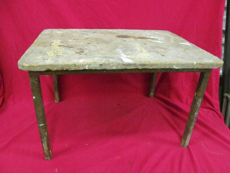 lot 33 image: table bench