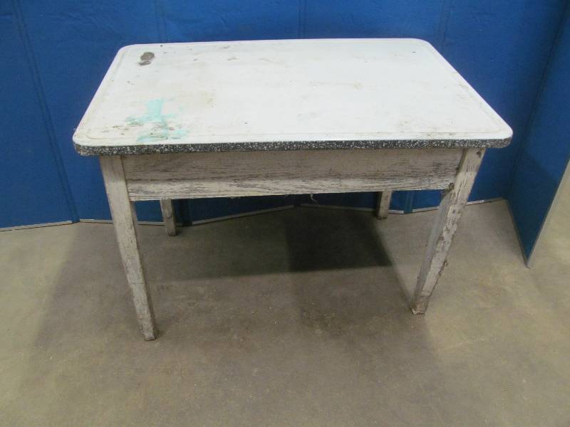 lot 35 image: vintage table
