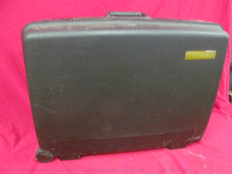 lot 46 image: Delsey luggage