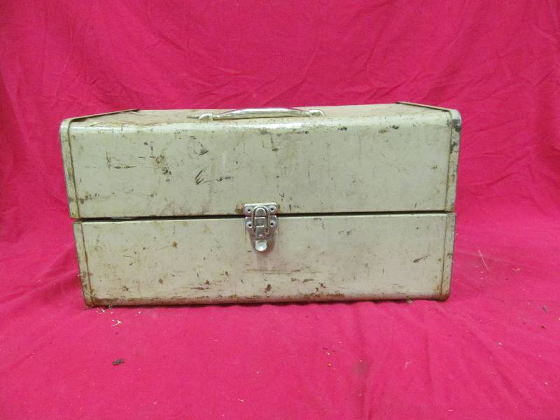 lot 54 image: vintage tool case