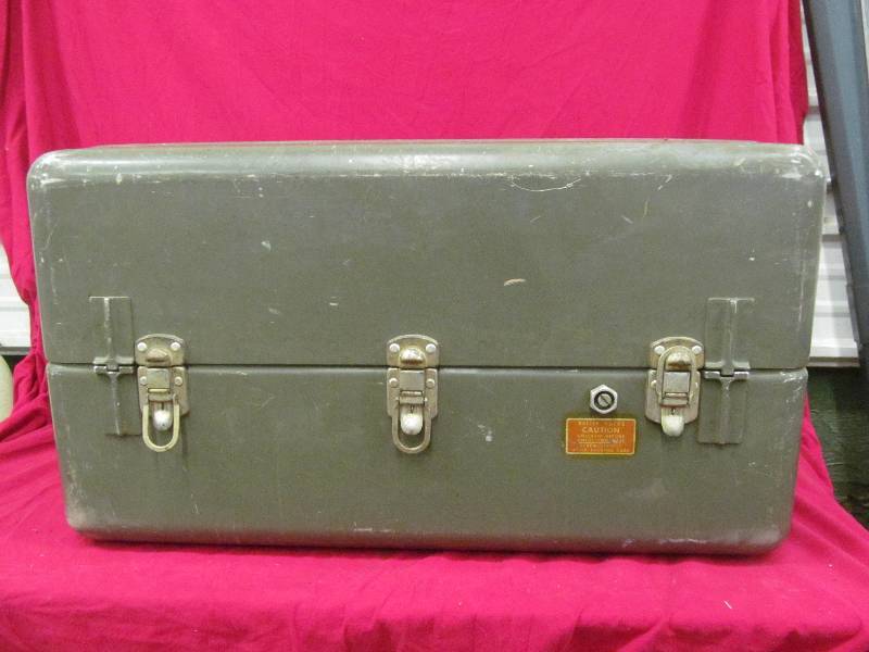 lot 57 image: vintage military carrycase