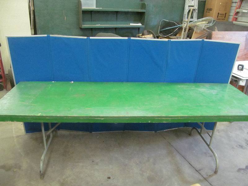 lot 68 image: folding table