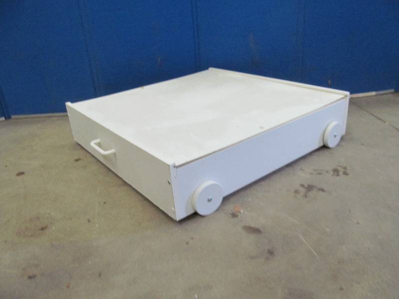 lot 72 image: drawer on wheels