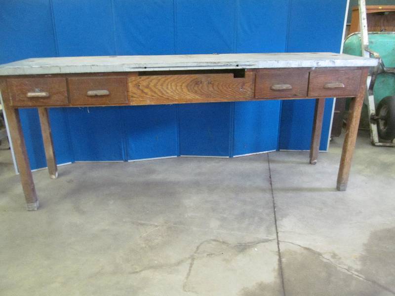 lot 85 image: shop work bench