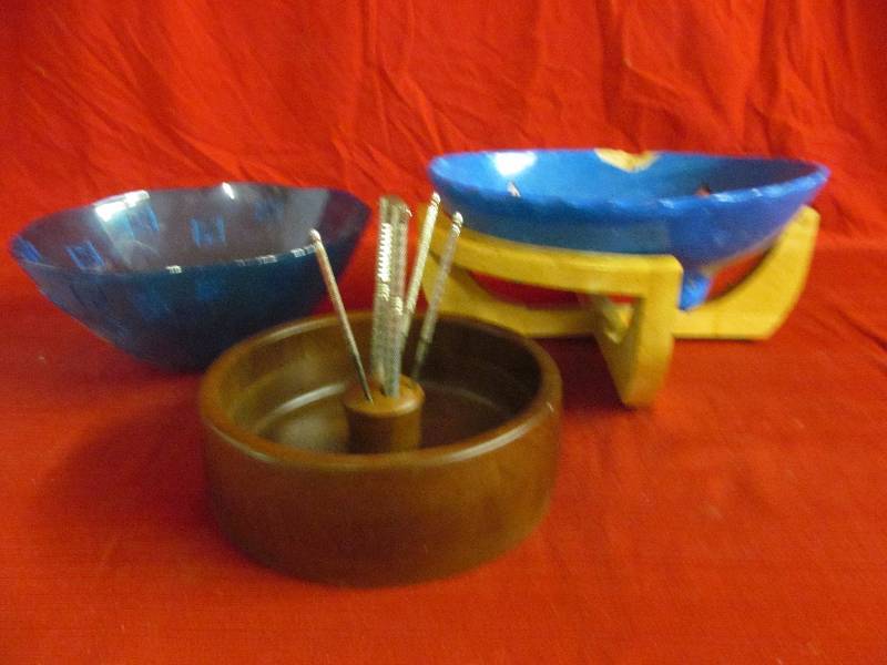 lot 97 image: Bowls
