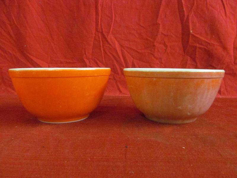 lot 109 image: Pyrex Bowls