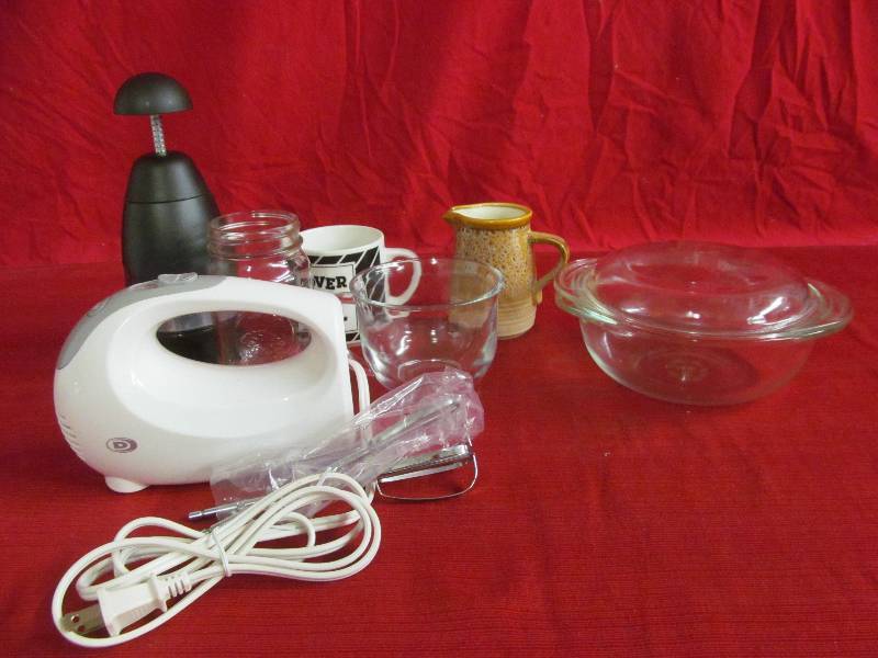 lot 117 image: Pyrex Dish