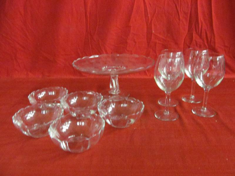 lot 120 image: Cake Plate