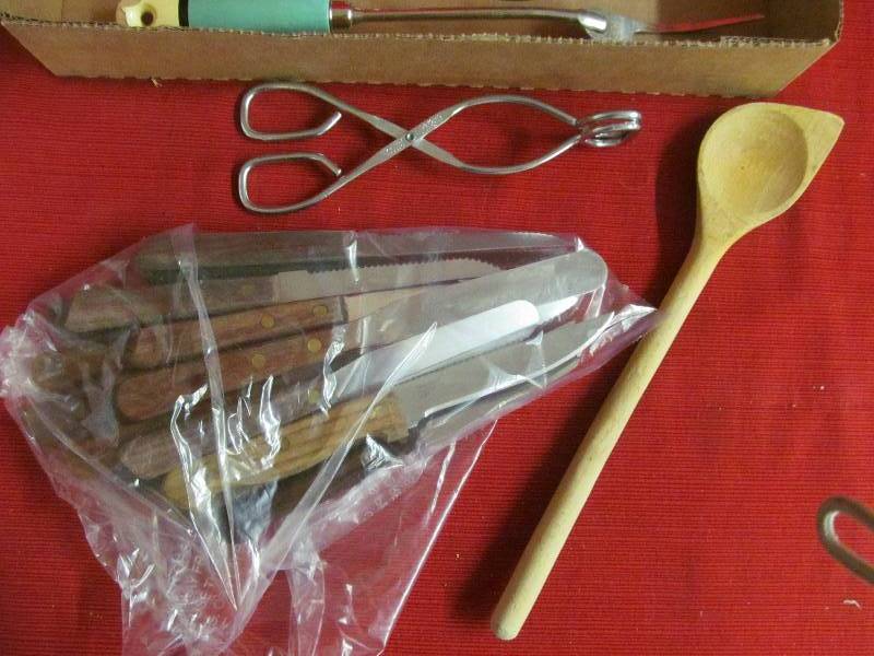 lot 149 image: Kitchen Utensils