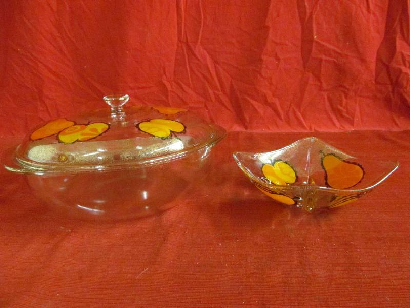 lot 154 image: Pyrex Dish