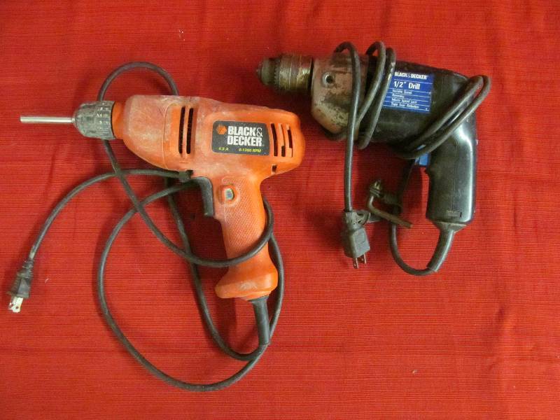 lot 189 image: Black & Decker Drills