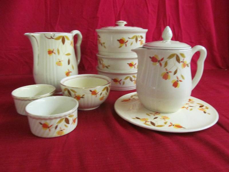 lot 199 image: Jewel Dishes