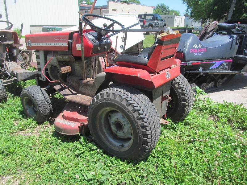 lot 141 image: Massey Ferguson Mower