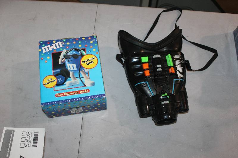lot 171 image: Lot of Electronics Including M&Ms Blue Character Radio w Headphones, Spynet VR Goggles