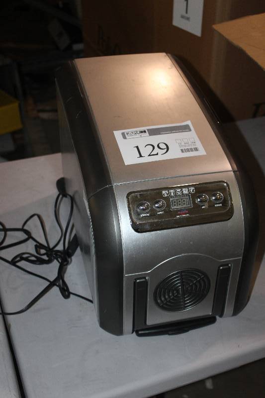lot 129 image: Koolatron Cooler Radio