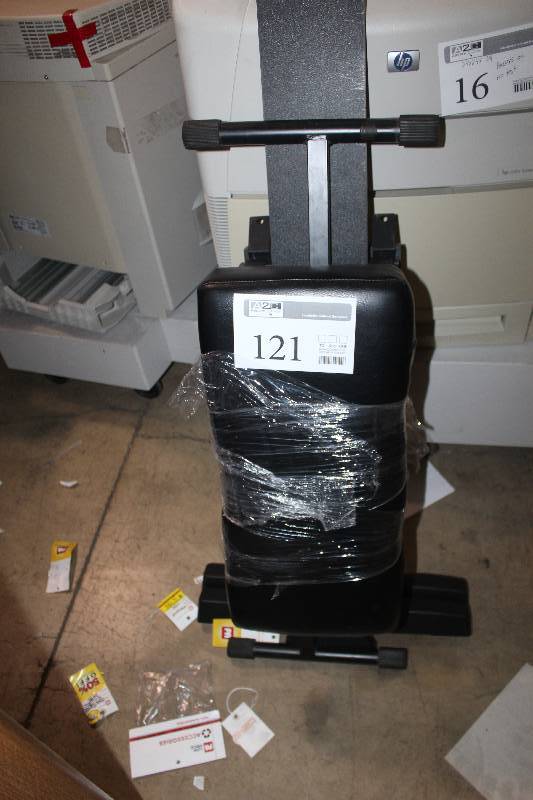 lot 121 image: Weight Bench
