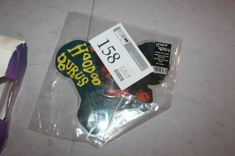 lot 158 image: HooDoo Gurus Shaped Picture Disc