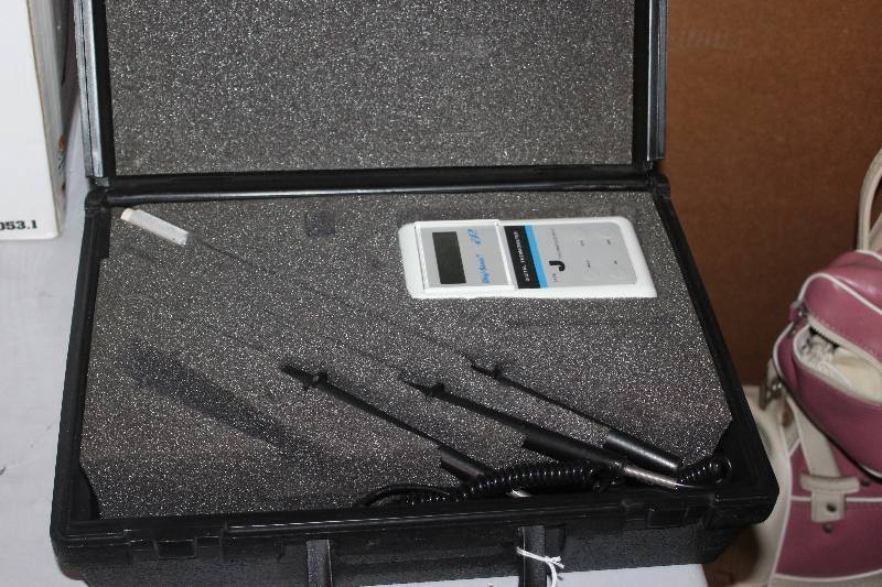 lot 17 image: Digi-Sense Digital Thermometer w Case