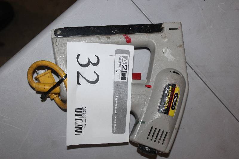 lot 32 image: Stanley Sharpshooter Electric Heavy Duty Nailer