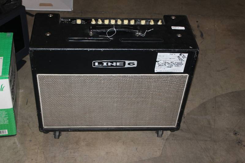 lot 2 image: Line6 Amp