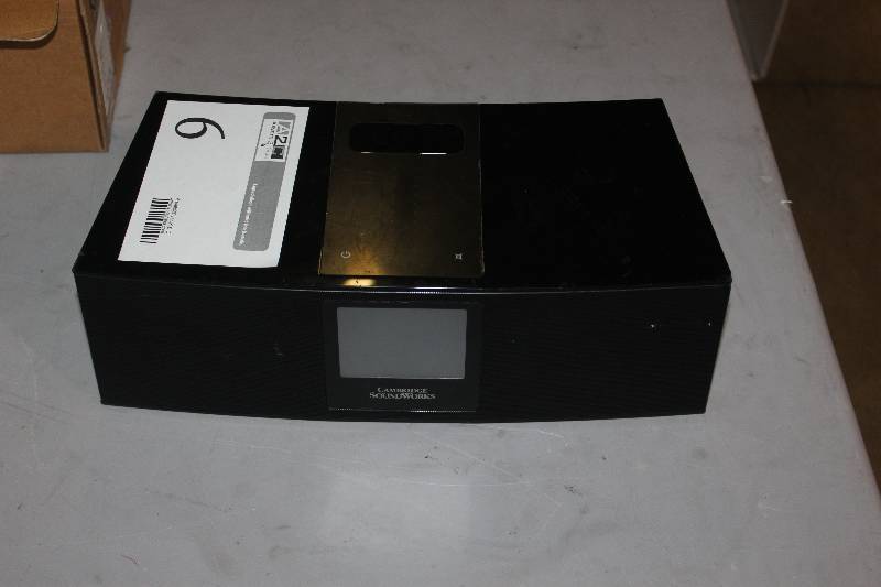 lot 6 image: Cambridge SoundWorks AMFM Docking Stereo