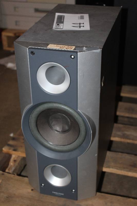 lot 44 image: Twin Port Subwoofer Speaker