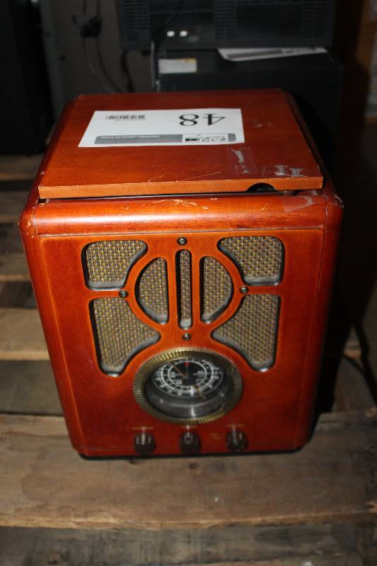 lot 48 image: Crosley Collectors Edition Radio
