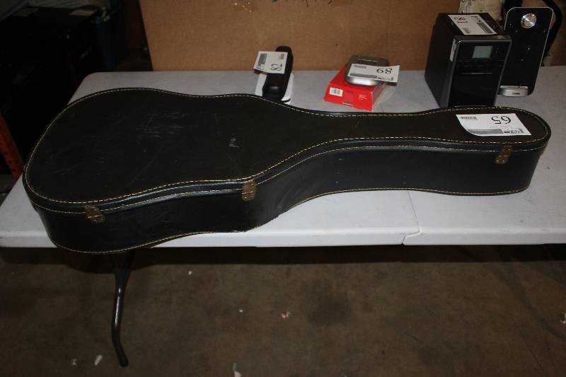 lot 65 image: Guitar Case