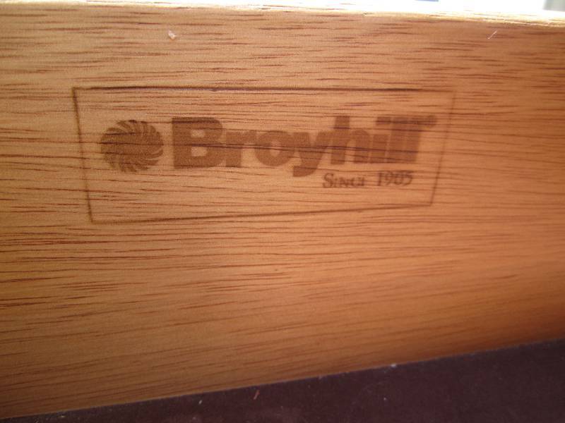 Broyhill dresser, top drawer is plu...