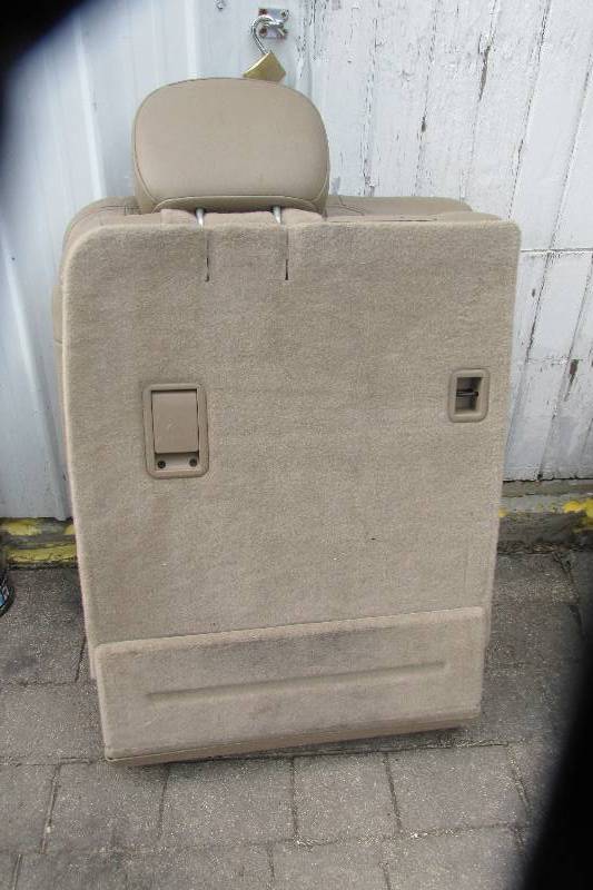2 vehicle seats, good condition...
