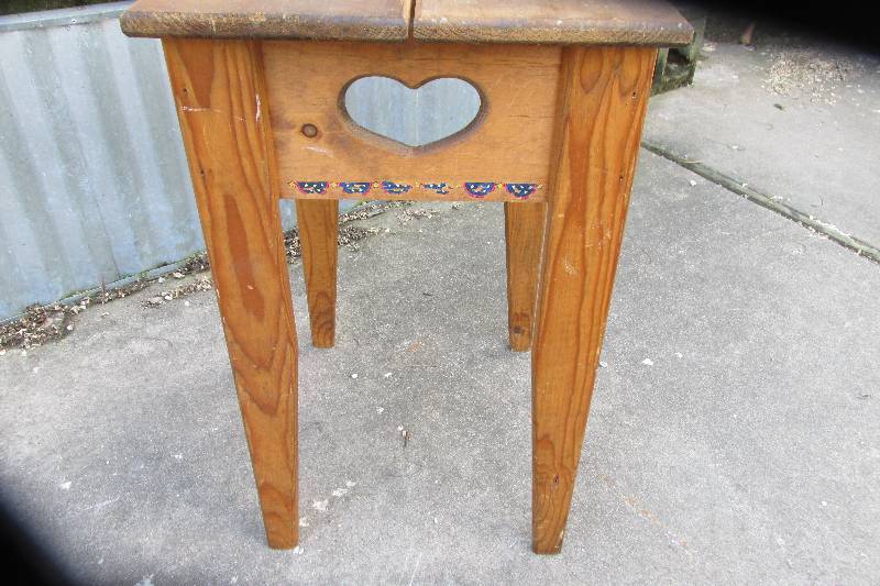 Wood table with heart design, 15 x ...