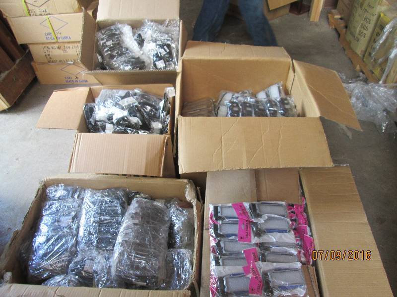 lot 17 image: Wholesale lot of 5 boxes of cell ph...