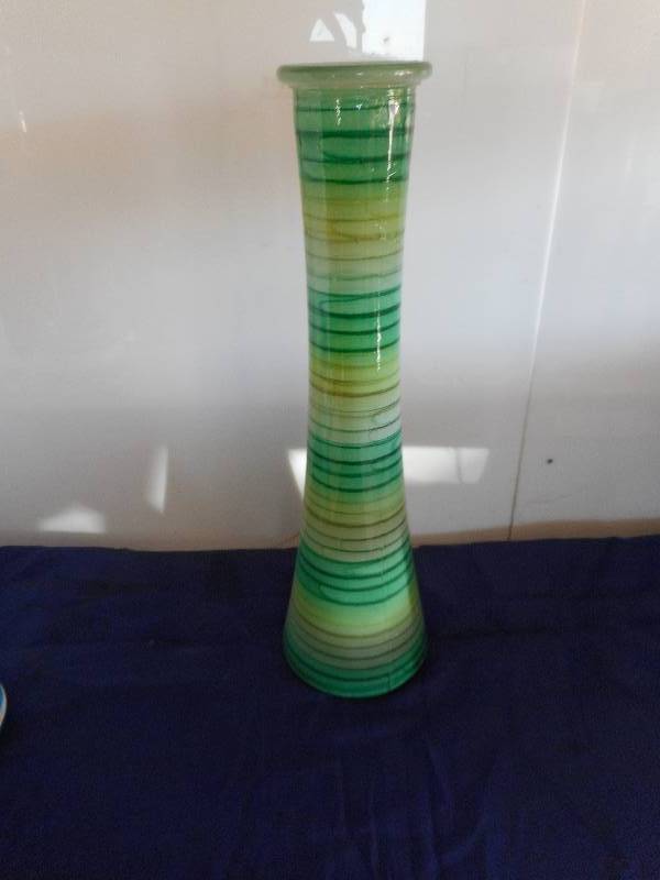 GREEN DECO VASE