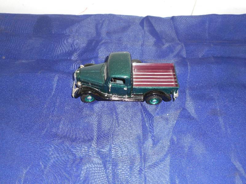 COLLECTIBLE FORD PICKUP