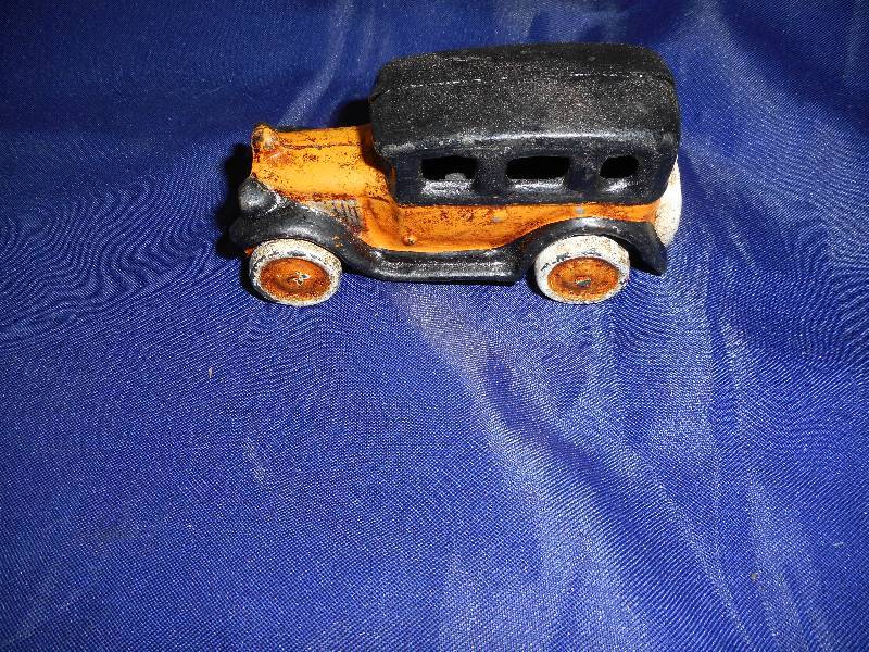ANTIQUE CAST IRON CAR