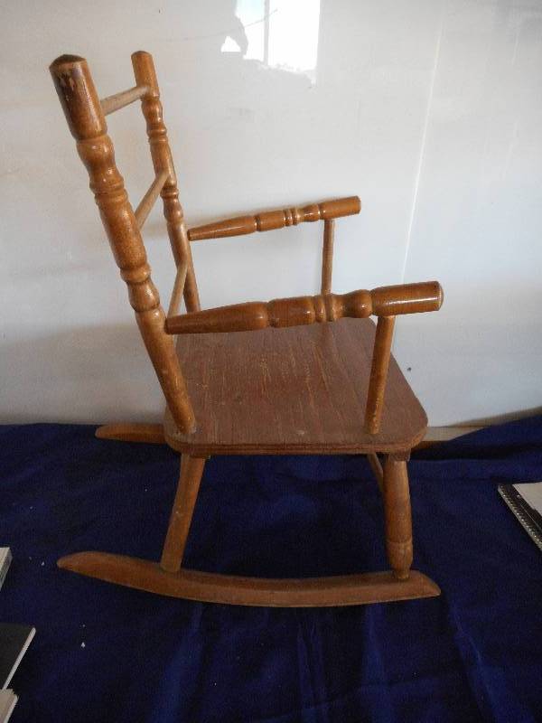 VINTAGE CHILDS ROCKING CHAIR
