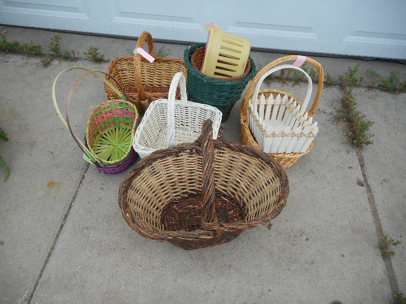 8 WICKER BASKETS
