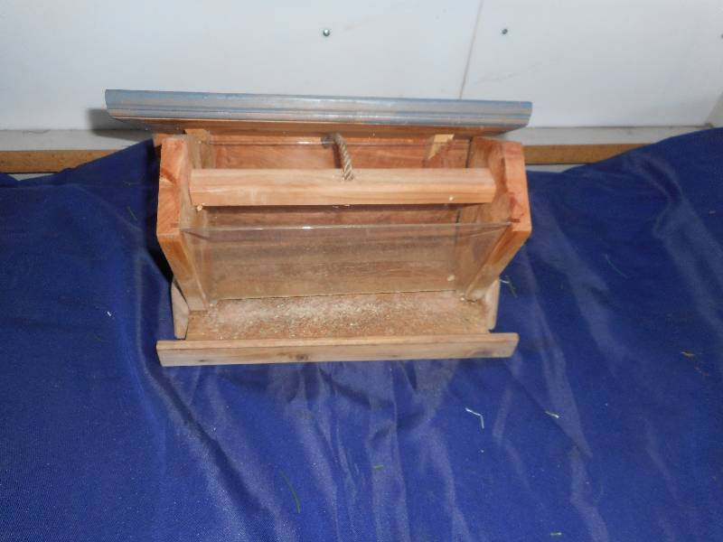 WOOD BIRD FEEDER