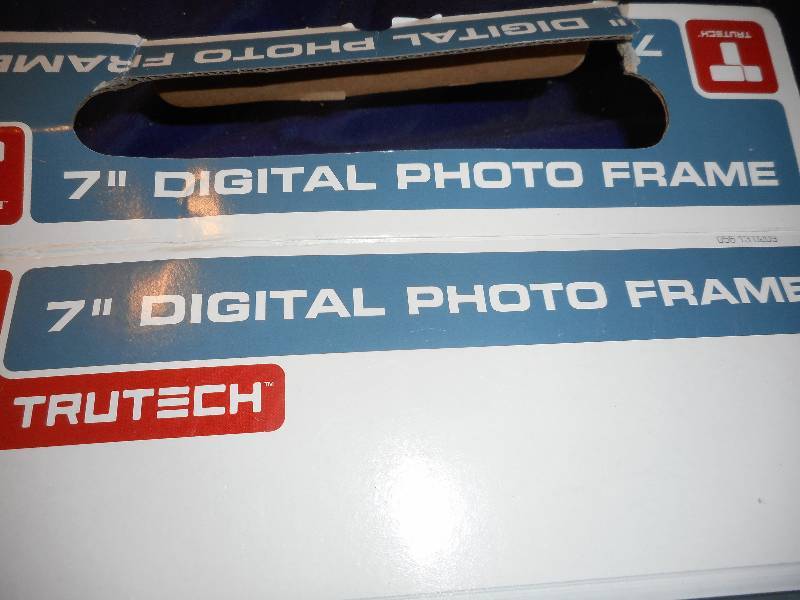 7 INCH DIGITAL PHOTO FRAME