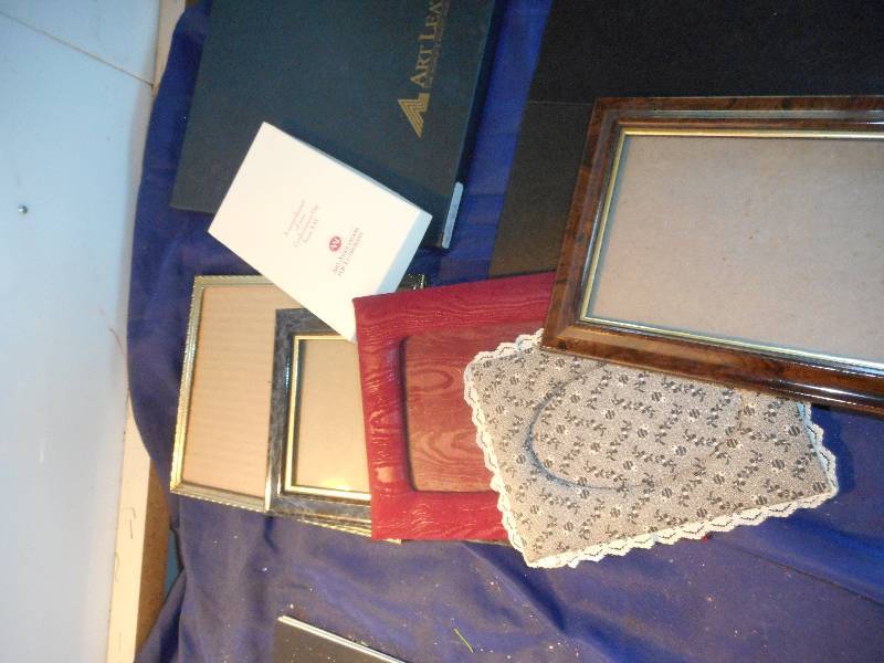 PICTURE FRAMES AND ALBUMS