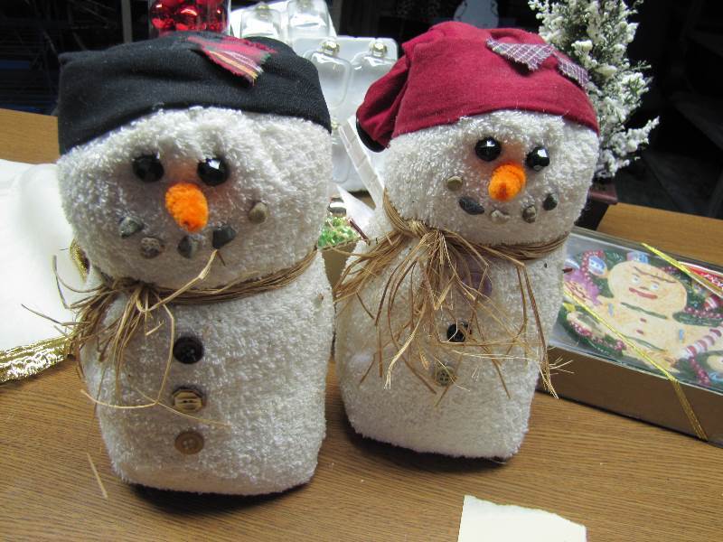 Gingerbread Plate, tree skirt, terry cloth snowmen