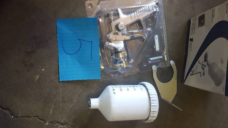 lot 5 image: Campbell Hausfeld Gravity Feed Spray Gun m