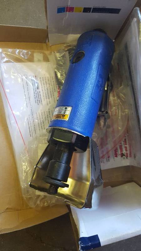 lot 7 image: Campbell Hausfeld Air Cut-Off Tool 291210 TL0535